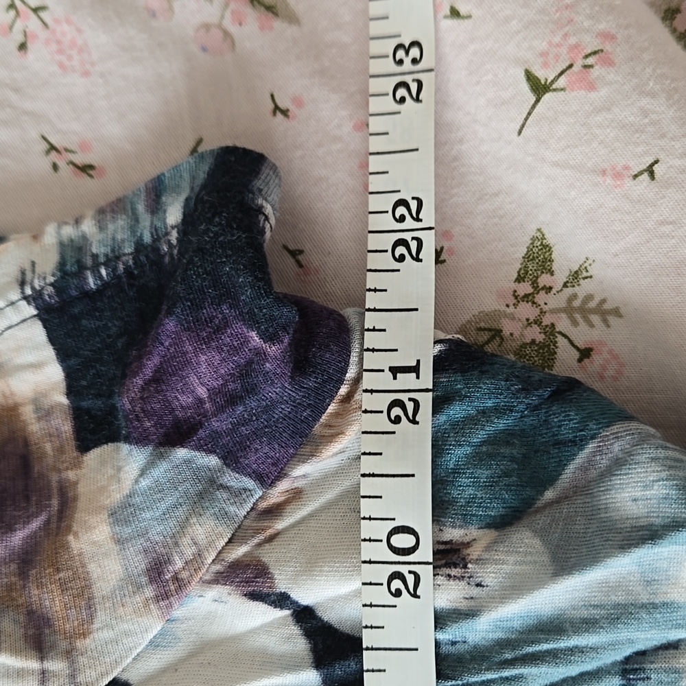 Simply Vera Vera Wang Multi-Color Short Sleeve V-Neck Top - Picture 5 of 6